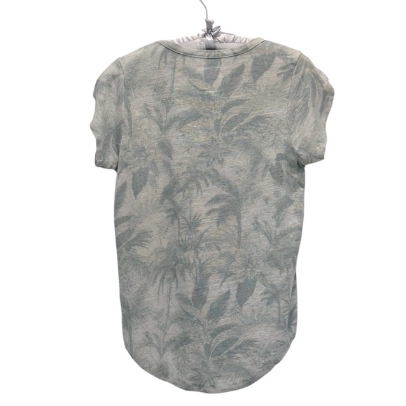 NEW CHASER Green Palm Print Short Sleeve Tee Shirt with Round Hem Size Small - Picture 2 of 6